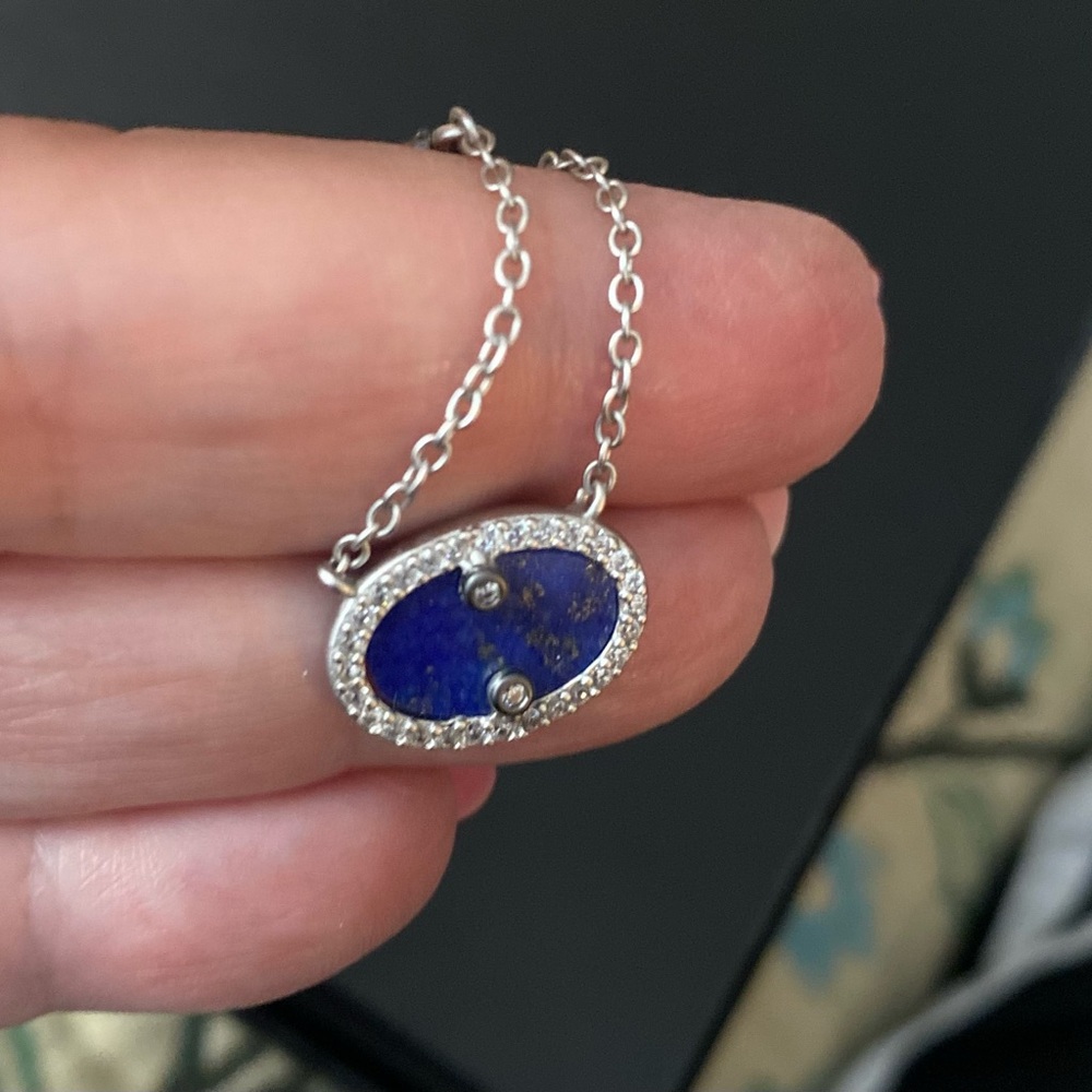 Freida ROTHMAN elegant silver and blue pendant necklace. New without tags